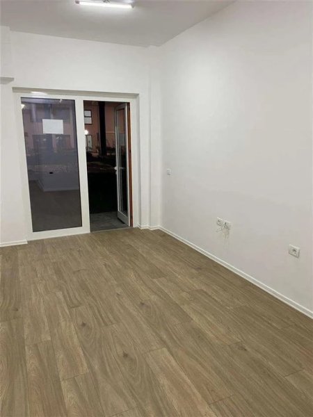 Tirane, jepet me qera zyre , , 29 m² 300 € (rruga Pasho Hysa, kompleksi Mangalem 21, Alidem)