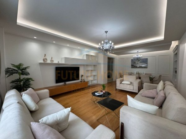 Tirane, jepet me qera apartament 3+1, Kati 5, 163 m² 2,000 € (Rrugs e Elbasanit)