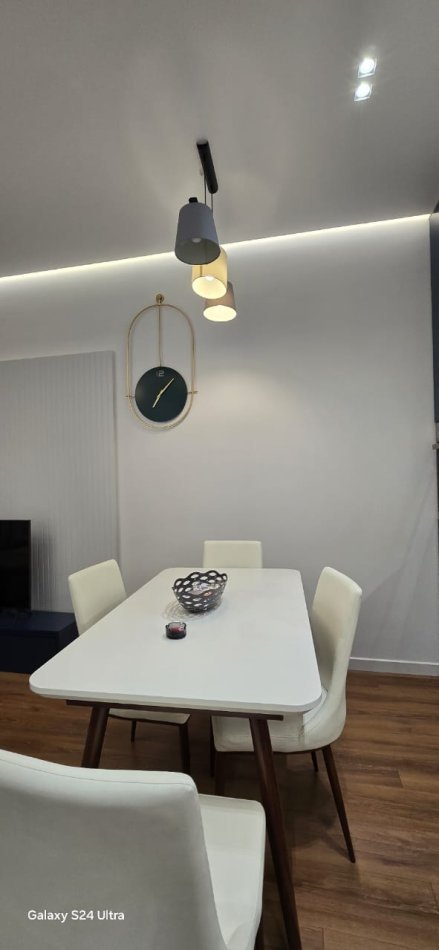 Tirane, jepet me qera apartament 1+1+Ballkon, Kati 8, 75 m² 800 € (SQUARE 21, RRUGA E KAVAJES)