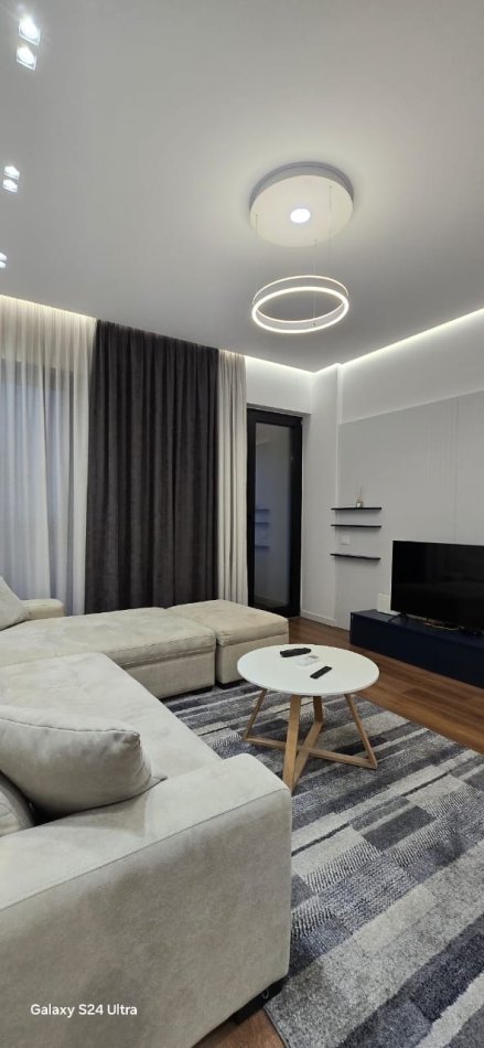 Tirane, jepet me qera apartament 1+1+Ballkon, Kati 8, 75 m² 800 € (SQUARE 21, RRUGA E KAVAJES)