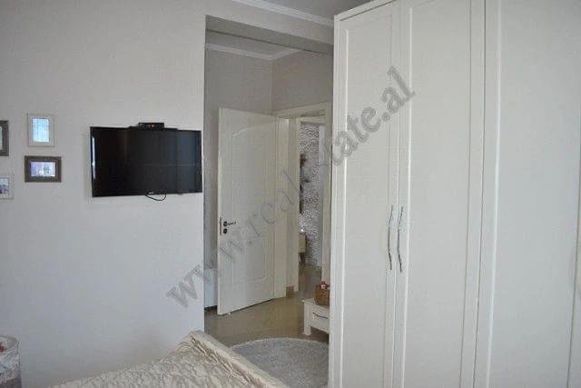 Tirane, shitet apartament 3+1, Kati 4, 144 m² 125,000 € (institut)