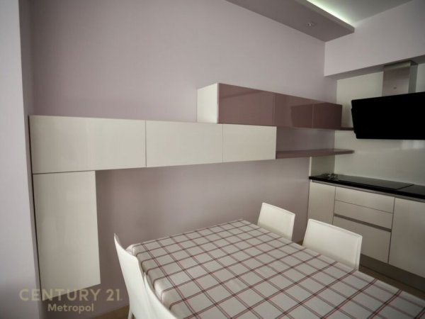 Tirane, shitet apartament 2+1+Ballkon, Kati 5, 98 m² 180,000 € (Ali Demi)