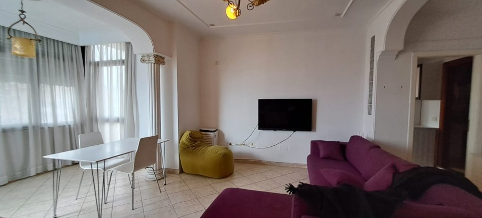 Tirane, jepet me qera apartament 2+1+Ballkon, Kati 7, 95 m² 650 € (rruga e kavajes)