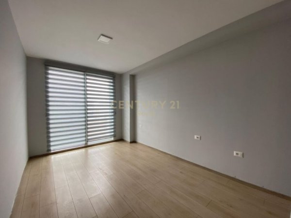 Tirane, jepet me qera apartament 1+1+Ballkon, Kati 5, 81 m² 500 € (rruga e dibres)