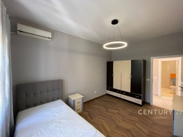 Tirane, jepet me qera apartament 2+1+Ballkon, , 120 m² 750 € 