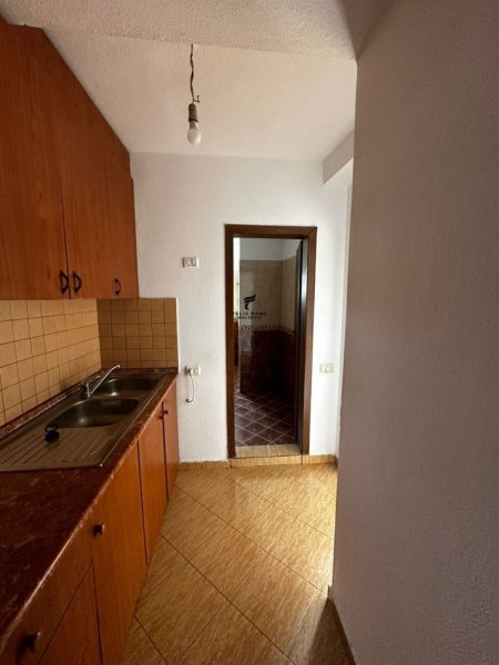 Tirane, shitet apartament 3+1+Ballkon, Kati 3, 99 m² 95,000 € (MATERNITETI I RI)