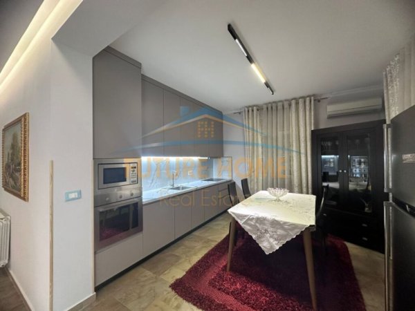 Tirane, jepet me qera apartament 1+1, Kati 3, 100 m² 700 € (Vilat Gjermane, prane Sanatoriumit)