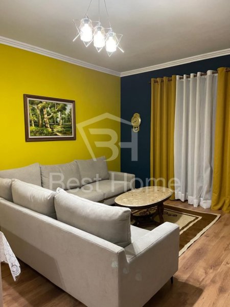 Tirane, jepet me qera apartament 2+1+Ballkon, Kati 1, 100 m² 600 € (Rruga Ferit Xhajko)