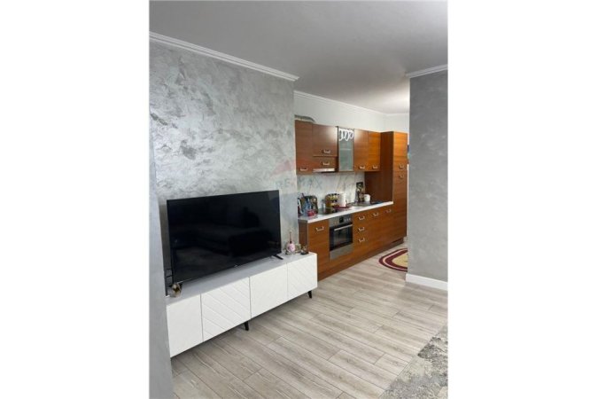 Tirane, jepet me qera apartament 1+1, Kati 5, 70 m² 700 € (rruga Kosovareve)