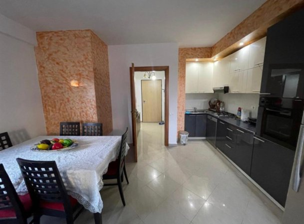 Tirane, jepet me qera apartament 2+1+Ballkon, Kati 3, 100 m² 450 € (KODRA E DIELLIT)