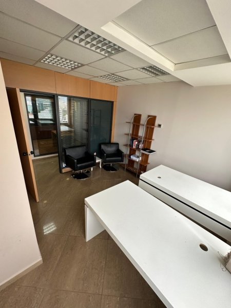 Tirane, jepet me qera ambjent biznesi , Kati 16, 320 m² 4,800 € (Blloku / Qender)