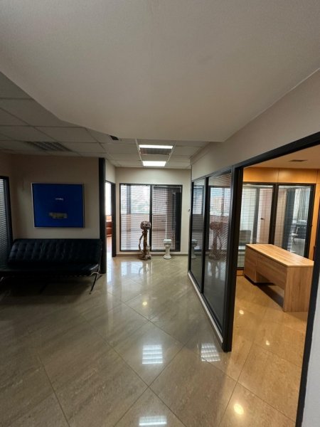 Tirane, jepet me qera ambjent biznesi , Kati 11, 300 m² 4,800 € (Qender)
