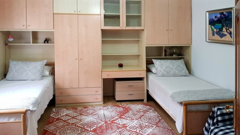 Tirane, jepet me qera apartament 1+1, Kati 1, 30 m² 350 € (Rruga Fortuzi)