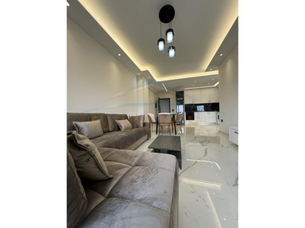 Tirane, jepet me qera apartament 1+1+Ballkon, Kati 9, 74 m² 550 € (Unaza e Re)