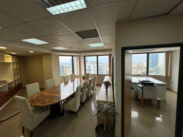 Tirane, jepet me qera zyre , Kati 10, 200 m² 4,800 € (Kullat Binjake, Bllok)