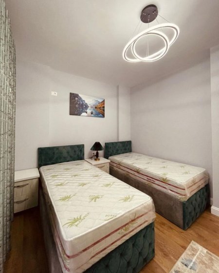 Tirane, jepet me qera apartament 2+1+Ballkon, Kati 2, 100 m² 630 € (21 Dhjetori)