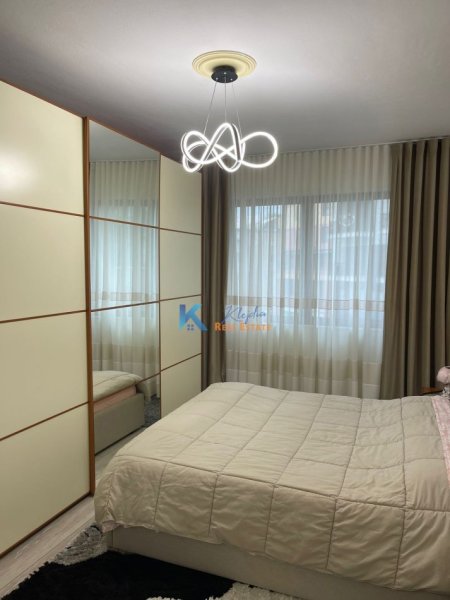 Tirane, jepet me qera apartament 1+1, Kati 3, 70 m² 700 € (Rruga e Kosovareve, afer hotel Dinastia)