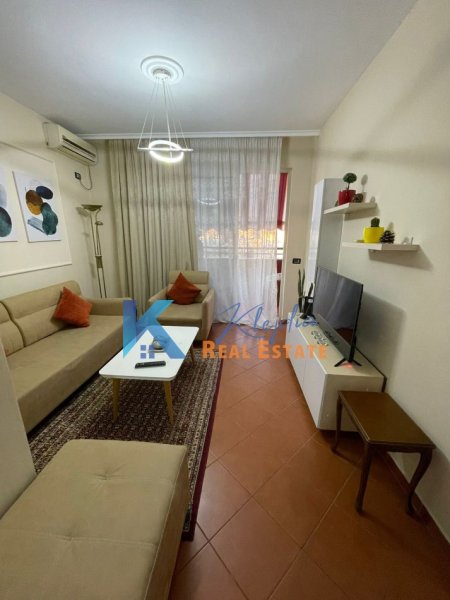 Tirane, jepet me qera apartament 2+1, Kati 7, 85 m² 750 € (Sheshi Wilson, gjimnazi Petro Nini Luarasi)