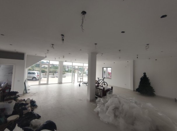 Tirane, jepet me qera dyqan , Kati 0, 130 m² 350 € (Mustafa Lita)