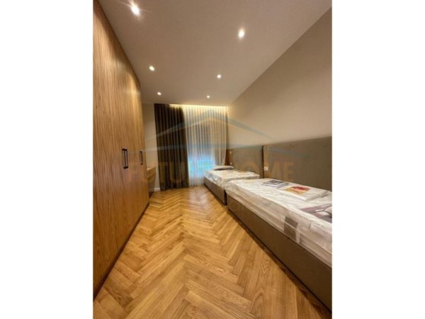 Tirane, shitet apartament 3+1+Ballkon, Kati 5, 150 m² 550,000 € (Rruga e Kosovareve)