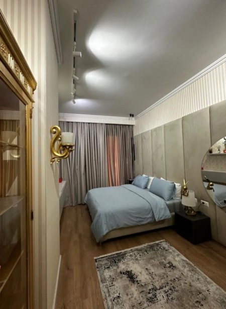 Tirane, jepet me qera apartament 1+1, Kati 3, 100 m² 1,000 € (tek Square 21, Rruga Kavajes)