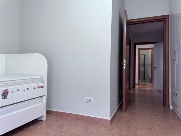 Tirane, jepet me qera apartament 3+1+Ballkon, Kati 9, 115 m² 650 € (Komuna Parisit)