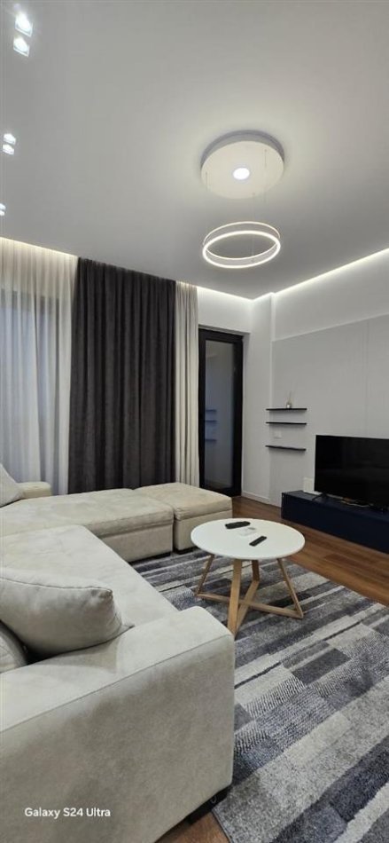 Tirane, jepet me qera apartament 1+1+Ballkon, Kati 4, 75 m² 800 € (Square 21)