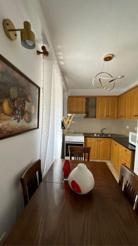 Tirane, jepet me qera apartament 2+1+Ballkon, Kati 3, 75 m² 700 € (BLLOK)