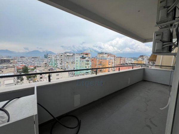 Tirane, jepet me qera apartament 2+1+Ballkon, , 142 m² 950 € (Komuna e Parisit)