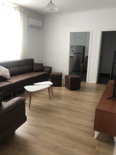 Tirane, jepet me qera apartament 1+1+Ballkon, Kati 2, 80 m² 400 € (Rruga e Dibres)