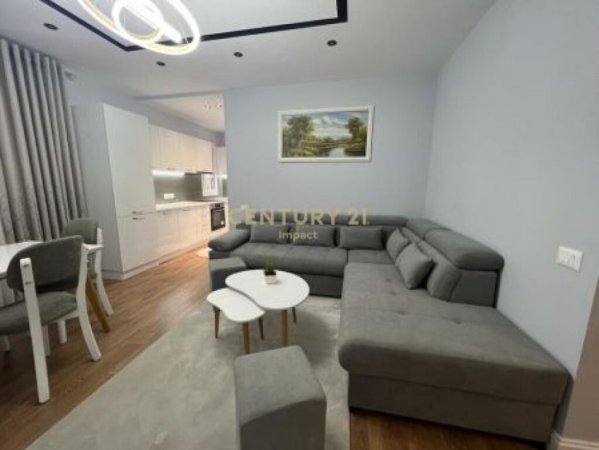 Tirane, jepet me qera apartament 2+1, Kati 3, 98 m² 680 € (21 dhjetori)