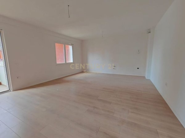 Tirane, jepet me qera zyre , Kati 3, 122 m² 450 € (Sima Com Astir)