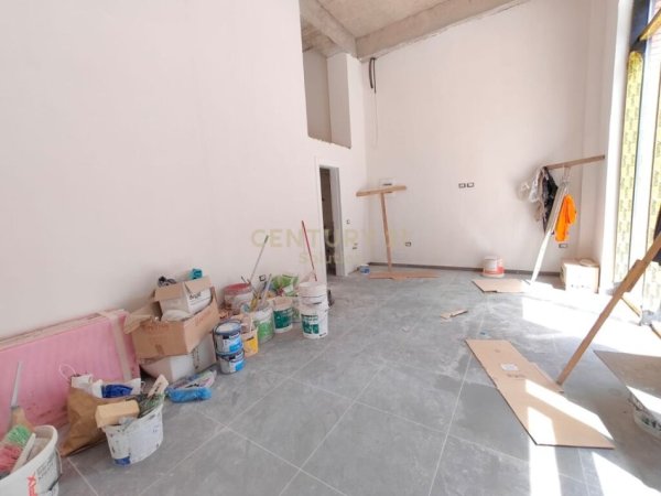Tirane, jepet me qera dyqan , Kati 0, 32 m² 350 € (Astir)