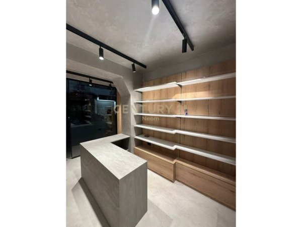 Tirane, shes dyqan , Kati 0, 17 m² 220,000 € (Ish Blloku)