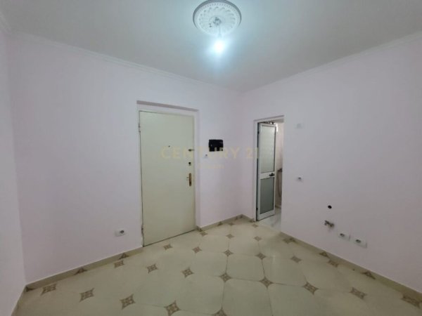 Tirane, shitet apartament 1+1, Kati 1, 55 m² 66,000 € (Kinostudio)