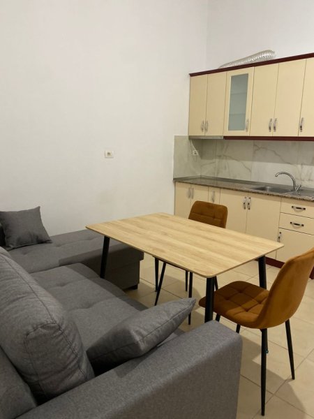 Tirane, jepet me qera apartament 1+1+Ballkon, Kati 1, 65 m² 300 € (Rruga Fuat Toptani)