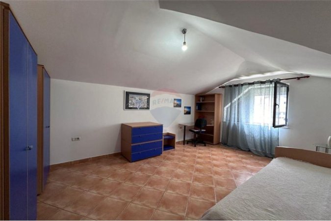 Tirane, jepet me qera apartament duplex Dublex, Kati 2, 165 m² 600 € (Rruga Starvi Themeli)