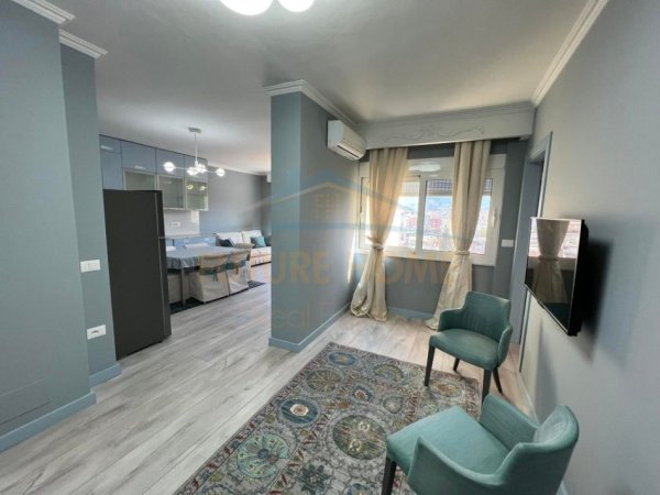 Tirane, jepet me qera apartament 2+1, Kati 8, 85 m² 700 € (AMBASADA AMERIKANE)