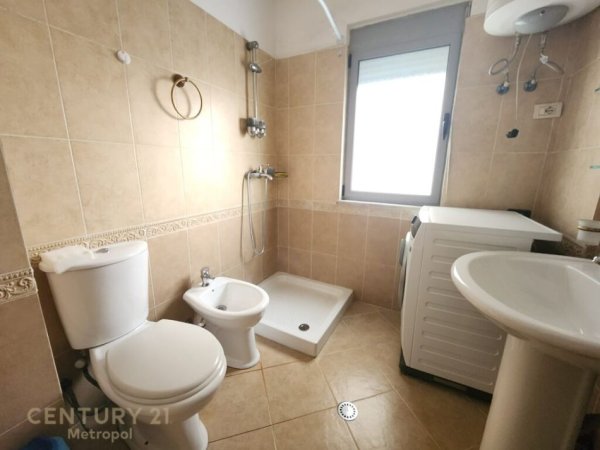 Tirane, shitet apartament 2+1+Ballkon, Kati 2, 94 m² 120,000 € (Rruga Muhamed Deliu)