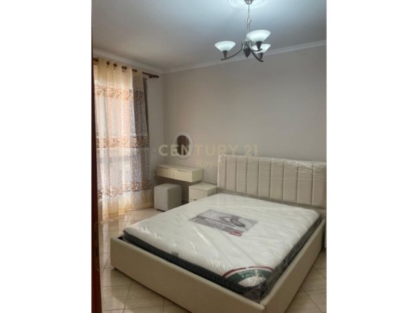 Tirane, jepet me qera apartament , Kati 4, 75 m² 650 € (Selvia royal93583)