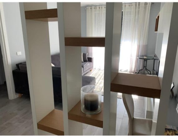 Tirane, jepet me qera apartament 2+1+Ballkon, Kati 6, 120 m² 560 € (Tek 21 Dhjetori Jepet Me Qera Apartament 2+1 [ID P02126])