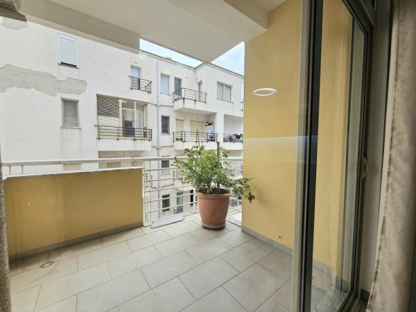 Tirane, shes apartament 2+1+Ballkon, Kati 4, 96 m² 205,000 € (Rr. Peti - Liqeni i Thate)