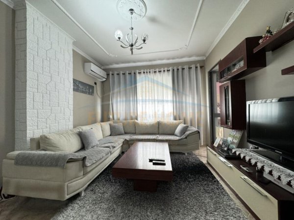 Tirane, shitet apartament 2+1+Ballkon, Kati 4, 91 m² 123,000 € (Unaza e re)