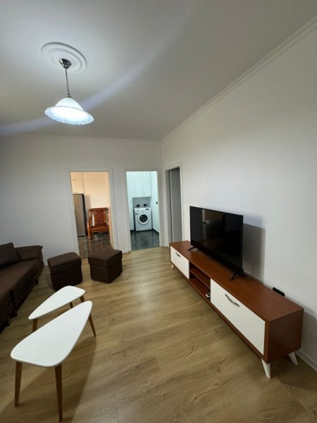 Tirane, jepet me qera apartament 1+1+Ballkon, Kati 2, 70 m² 400 € (Rruga e Dibres , prane shkolles se bashkuar (perballe tower bridge ))