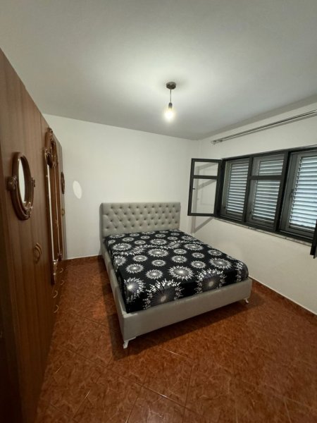 Tirane, jepet me qera apartament 2+1+Ballkon, Kati 2, 85 m² 340 € (Kthesa e Kamzes prane terminalit te autobusave)