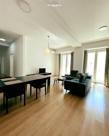 Tirane, jepet me qera apartament 2+1+Ballkon, Kati 8, 120 m² 700 € (Kompleksi Kontakt)