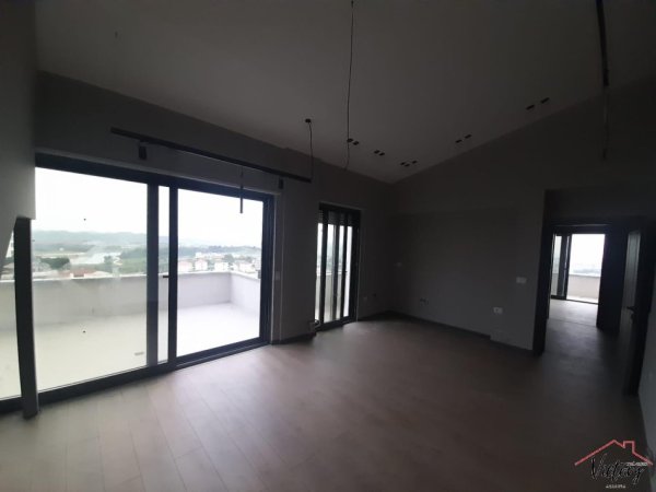 Tirane, apartament , Kati 5, 133 m² 550 € 