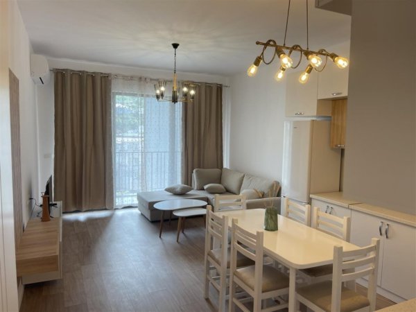Tirane, jepet me qera apartament 1+1+Ballkon, Kati 3, 702 m² 400 € (selite)