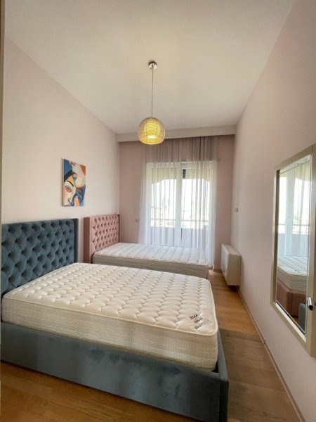 Tirane, jepet me qera apartament 2+1+Ballkon, Kati 7, 180 m² 2,000 € (Liqeni Artificial)