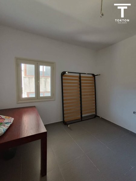 Tirane, jepet me qera apartament 3+1+Ballkon, Kati 2, 135 m² 350 € (Kodra e Priftit) TT 912